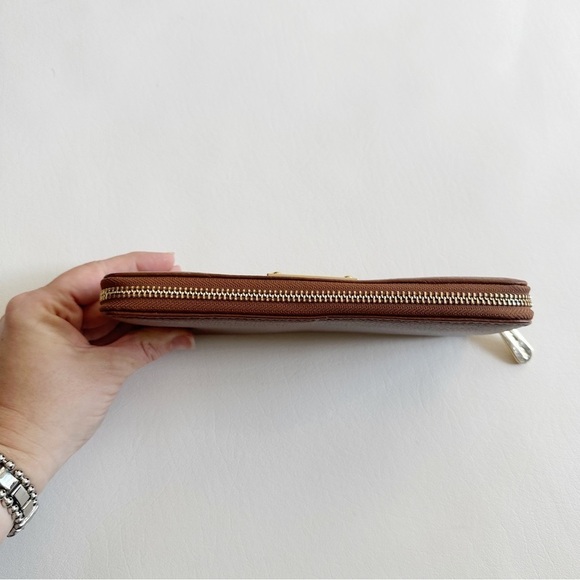 Michale Kors Tan Leather Jet Set Zip Around Continental Wallet - Picture 4 of 8